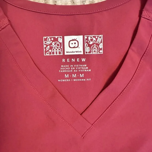 Women’s scrub top- never been worn - Picture 2 of 3